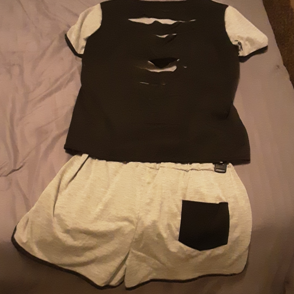 Outfit - Picture 2 of 2